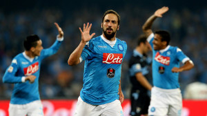 NAPLES, ITALY - SEPTEMBER 20: Gonzalo Higuain of Napoli celebrates after scoring his team's opening goal during the Serie A match between SSC Napoli and SS Lazio  at Stadio San Paolo on September 20, 2015 in Naples, Italy.  (Photo by Maurizio Lagana/Getty Images)